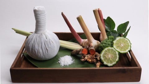 Thai Herbal Compress : Artit Roopngam